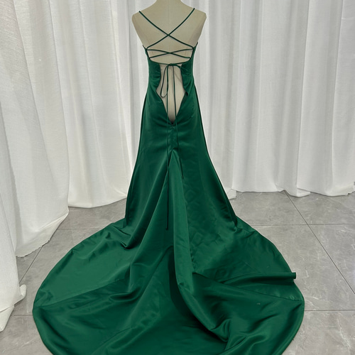 カラードレス グリーン キャミソール 背中見せ 光沢サテン ファスナー  