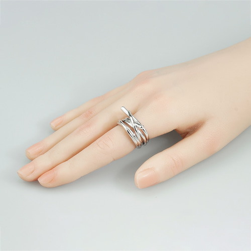 関送込*MISSOMA*エントワイン リング MISSOMA》LUCY WILLIAMS CHUNKY ENTWINE リング（リング）｜H.P.