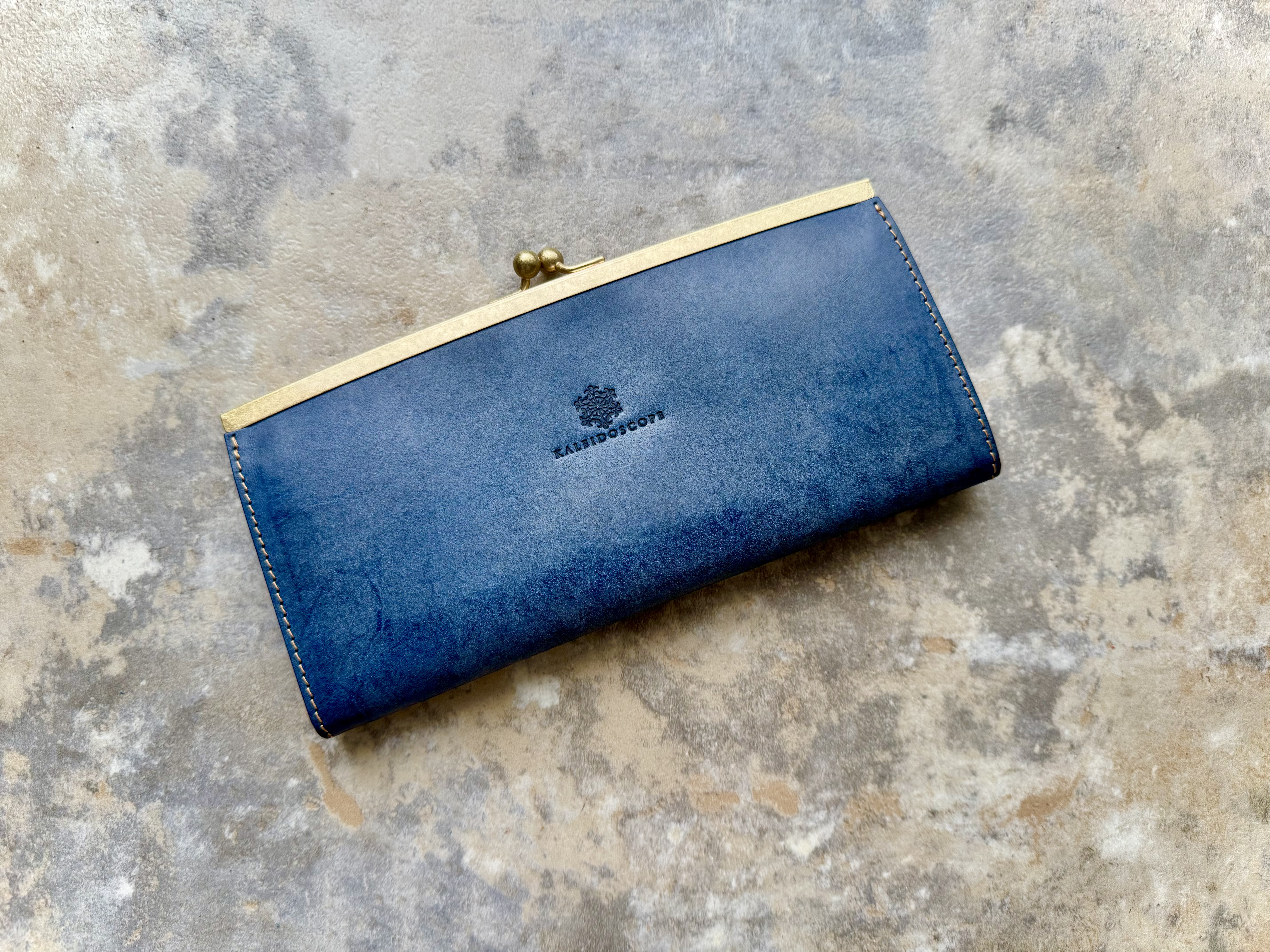 【数日内に発送可能】浮足口金の薄型長財布『smart』（Voyage Edition）マリンブルー