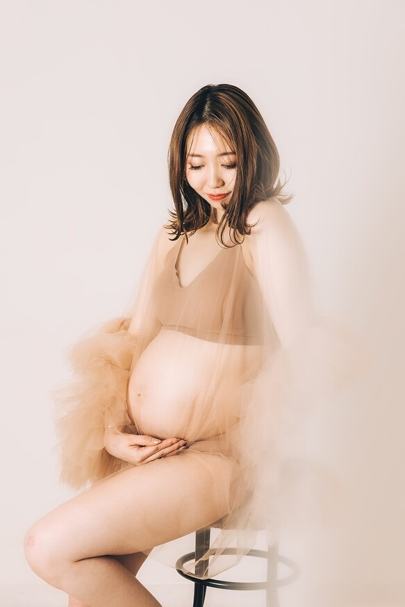 実例写真！トップス ベージュ ロングスリーブ 揺らめく裾 披露宴/結婚式 前撮り 色直し