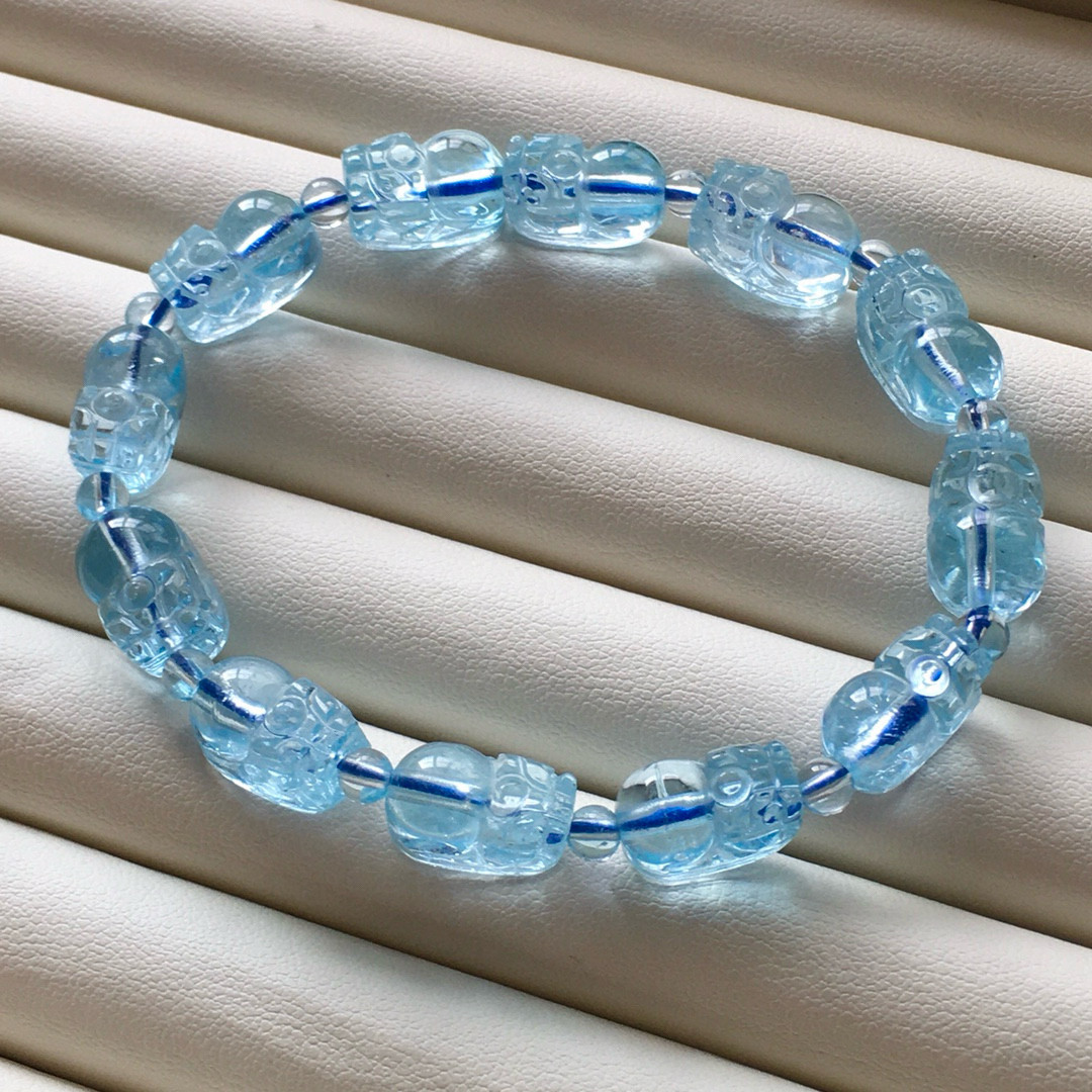 「夏」ブルートパーズブレスレット　天然石　11月誕生石友情、繁栄、知性、希望