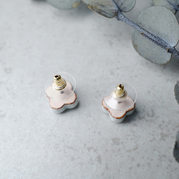 TP-261 美濃燒小花白珍珠加工耳環/耳環 [背面皮革加工] 第3張的照片