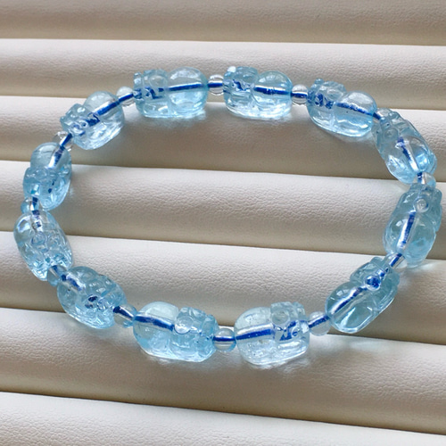 夏」ブルートパーズブレスレット 天然石 11月誕生石友情、繁栄、知性