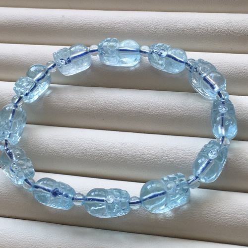 夏」ブルートパーズブレスレット 天然石 11月誕生石友情、繁栄、知性