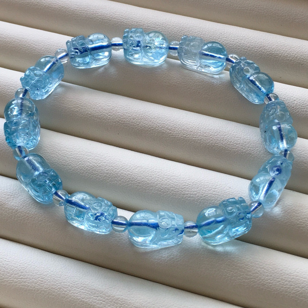 「夏」ブルートパーズブレスレット　天然石　11月誕生石友情、繁栄、知性、希望