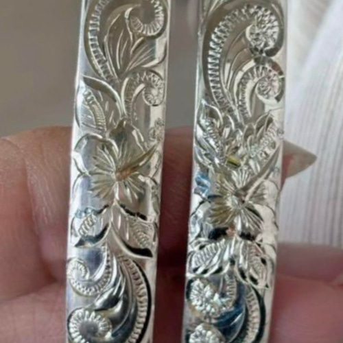 [手彫り]ハワイアンブレスレット(ハイビスカス/シルバー/S-Mサイズ) 手彫り]ハワイアンブレスレット(ハイビスカス/シルバー/S-M