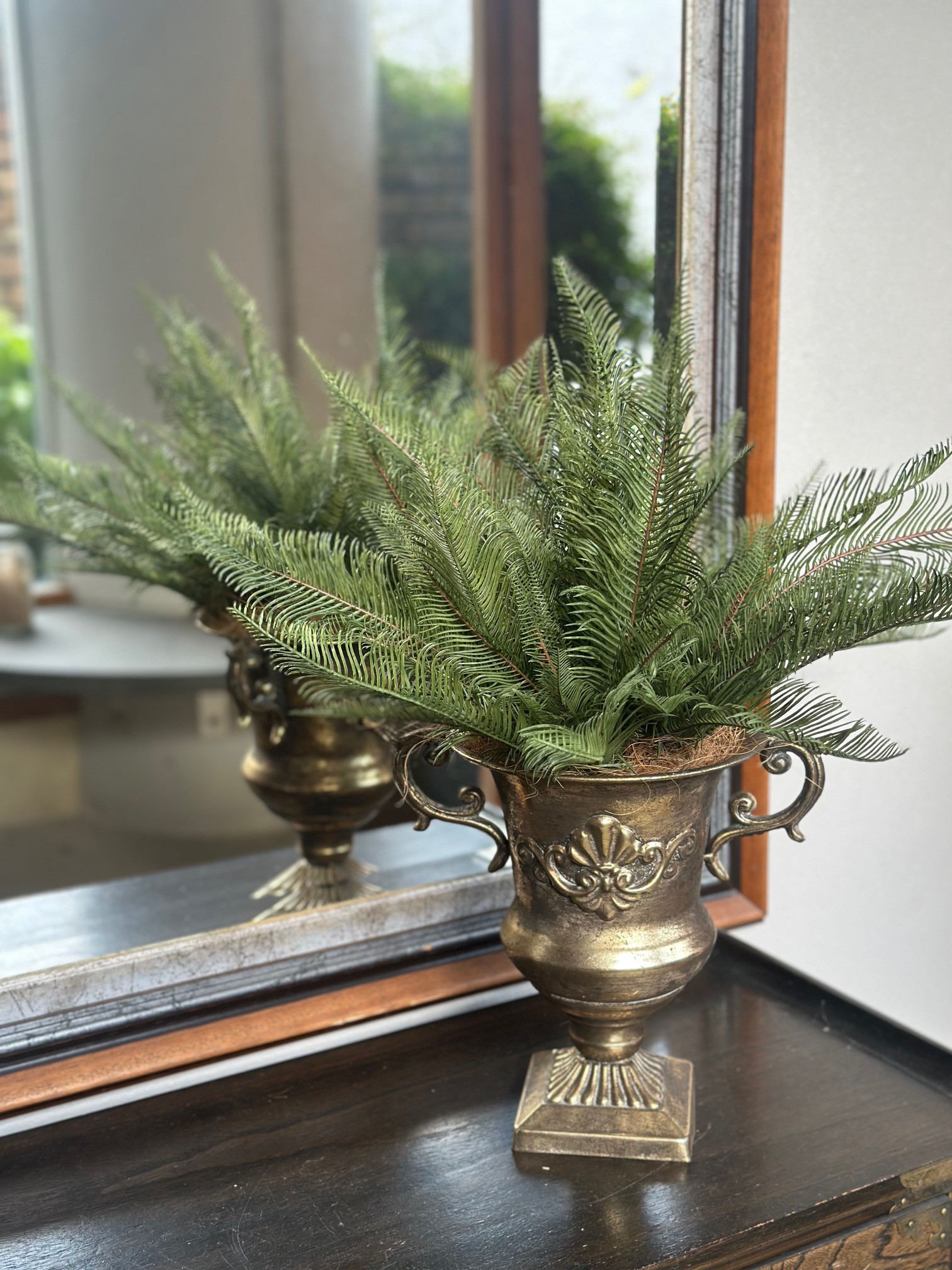 フェイクグリーンのゴブレットアレンジ（シダ）