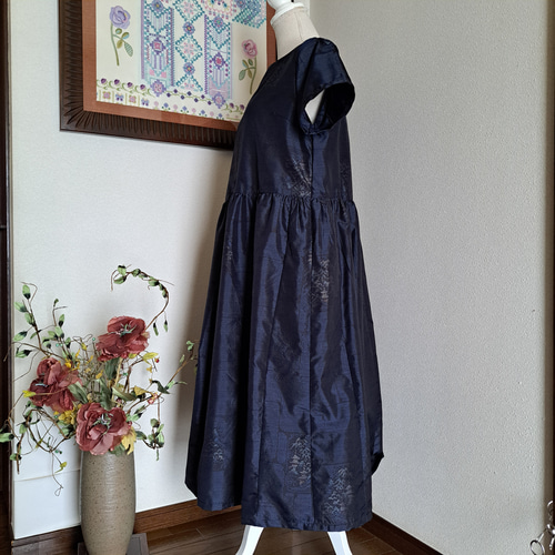 LL 正絹 着物リメイク 紺青大島紬 フリル袖ゆったりワンピース LL 着物リメイク正絹 大島紬 紺青 フリル袖ゆったりワンピース