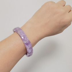 《癒しのラベンダー》天然アメジスト バングル風パワーブレスレット　数限定 2枚目の画像