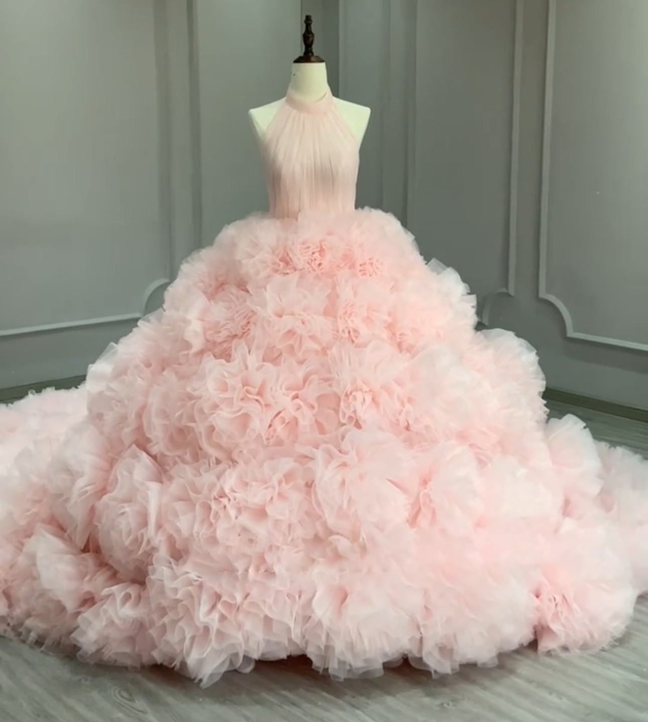 ホルターネック　ピンク　カラー変更可能　フレアスカート　Princess ノースリーブ　編み上げ　トレーン　成人式卒業式