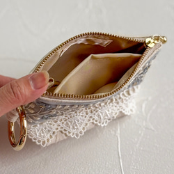 カラビナ付き インド刺繍リボン キーポーチ【ICE BLUE】 内ポケットあり ギフトにも　 3枚目の画像