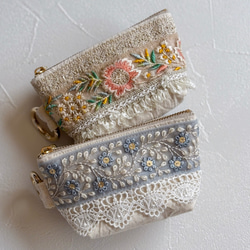 カラビナ付き インド刺繍リボン キーポーチ【ICE BLUE】 内ポケットあり ギフトにも　 9枚目の画像