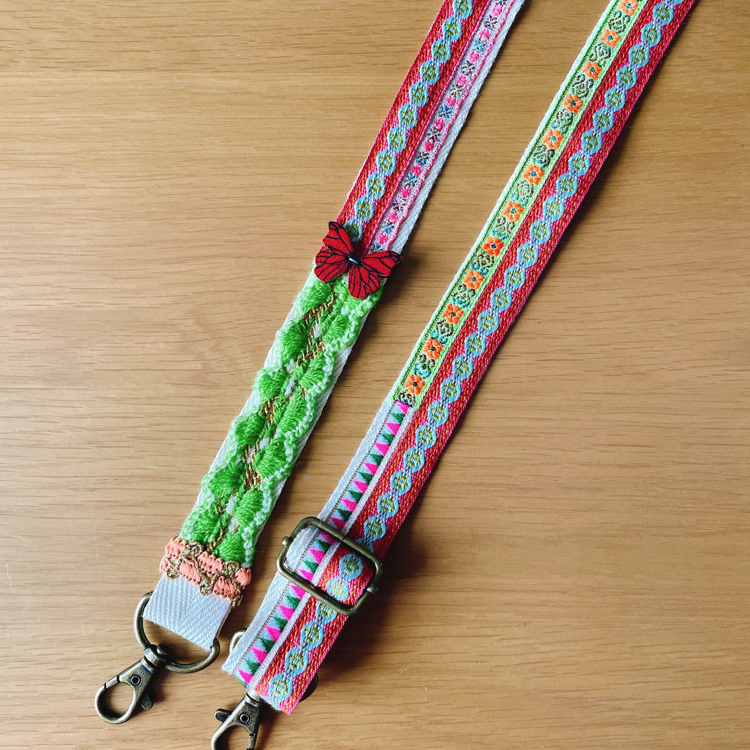 長さ調節可能◆グリーンと蝶のパッチワーク ストラップ スマホショルダー ストラップ ネックストラップ 2WAY