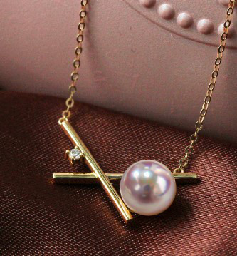 【La Corser】クロスバランスビーム 日本製アコヤ天然海水真珠ペンダントネックレス 18Kゴールド ダイヤモンドモデル 妖