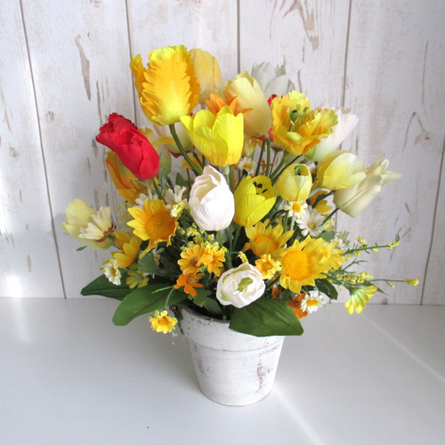 チューリップを愛でる春のアレンジメント m-1777 アートフラワー