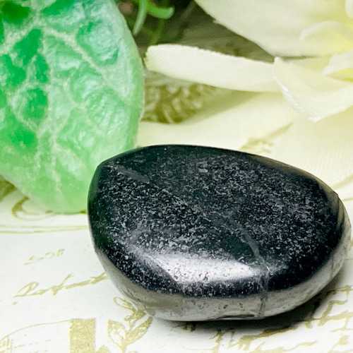 ロシア皇帝に愛された石✦ シュンガイト 原石 タンブル シュンガ石