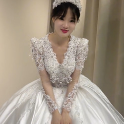 真っ白が際立つ美しいドレスです 清楚で華やか1度着用キラキラ カチューシャ付き ef1e6d4421b35076293b703c2bfd83