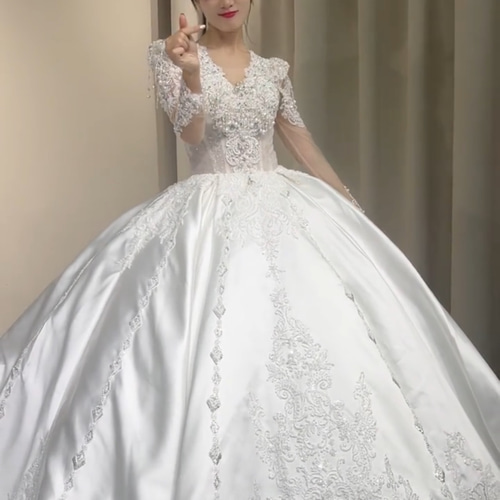 素材感を際立つ キラキラ 白ホワイト フレアスカート 可愛い 光沢