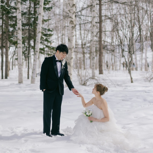 実例写真！ウェディングドレス ベアトップ ベアトップ リボン 柔らかく  