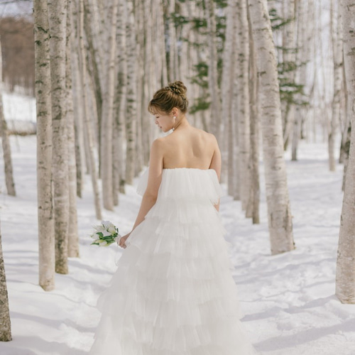 実例写真！ウェディングドレス ベアトップ ベアトップ リボン 柔らかく  