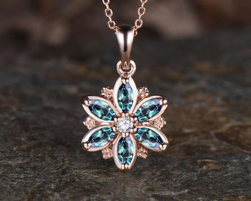 ソーティング付き♪アレキサンドライトのペンダントトップ ユニークな 6 月の誕生石アレキサンドライト ペンダント ミニマ