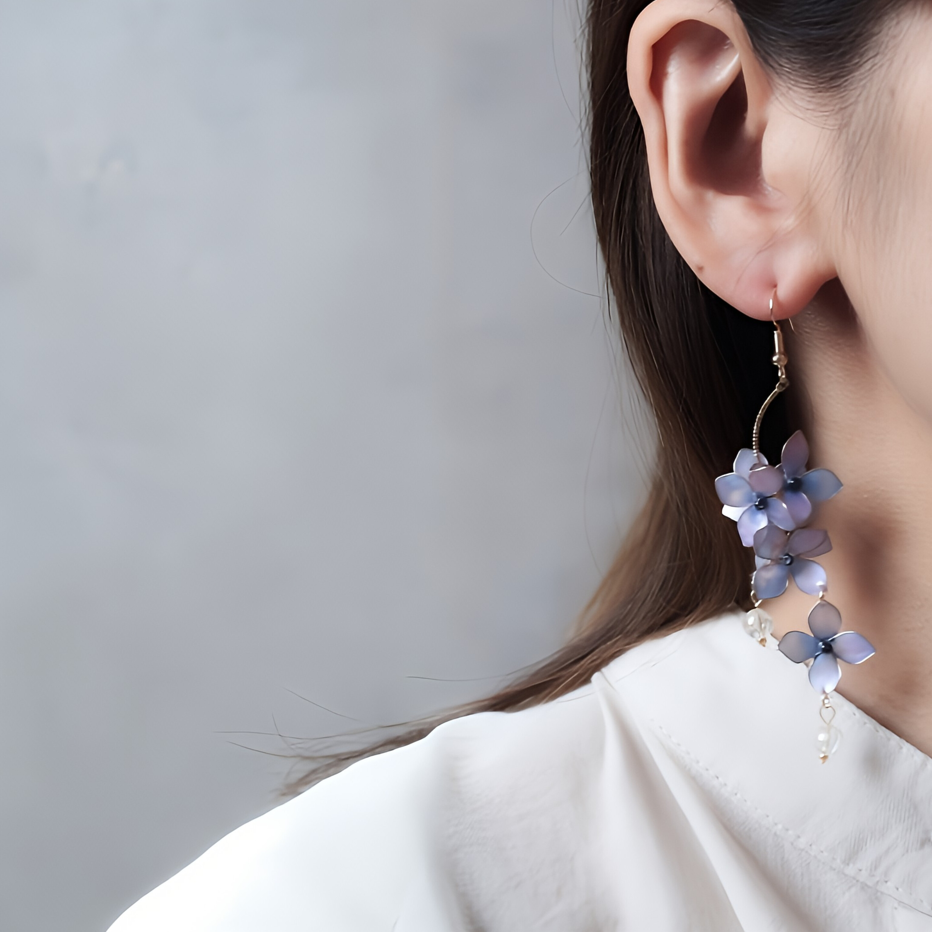 紫陽花とキラリと輝く雨粒のピアス/イヤリング　うるツヤ/ゆれる/ロング/浴衣/夏祭り/夏の花/梅雨/夏の誕生花2025