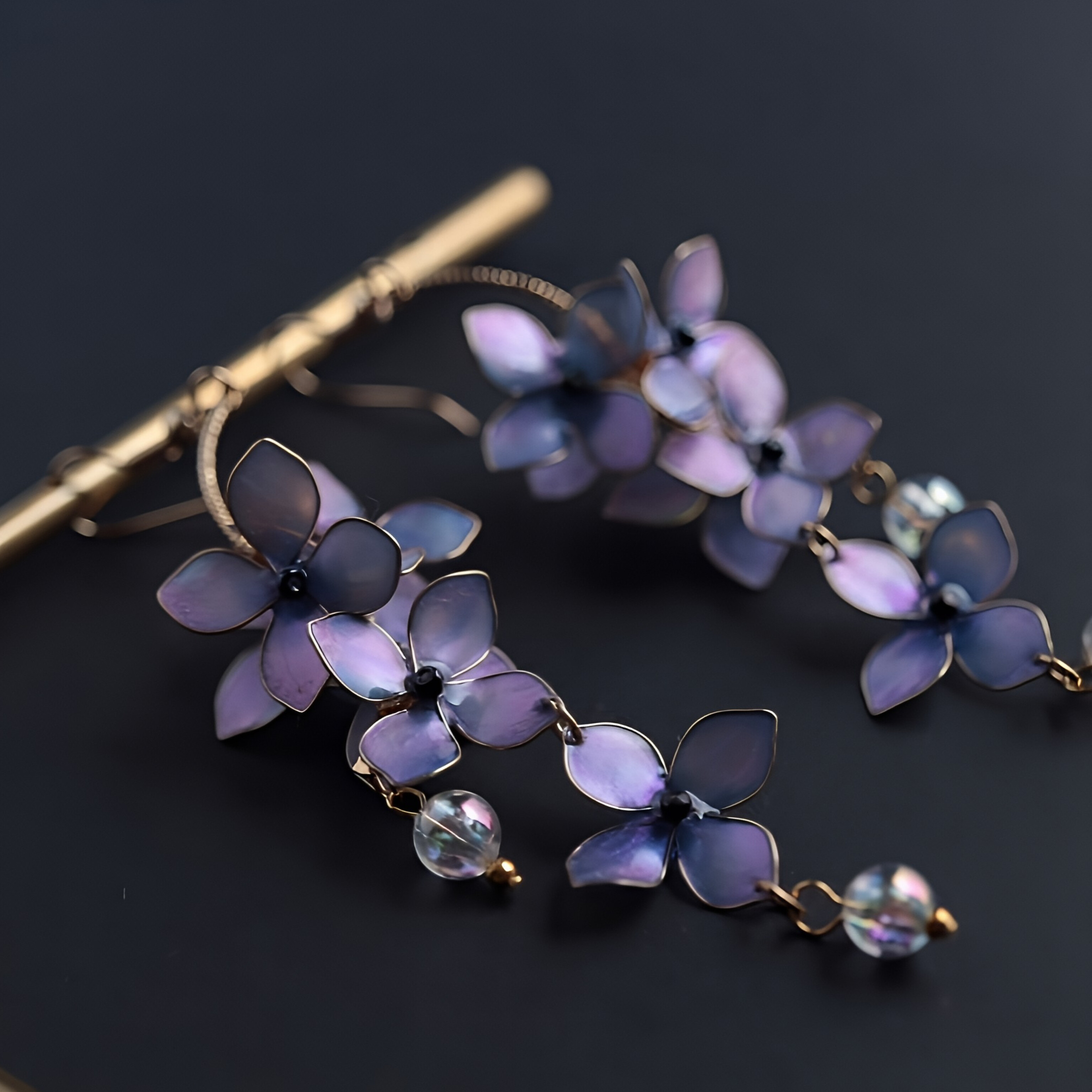 紫陽花とキラリと輝く雨粒のピアス/イヤリング　うるツヤ/ゆれる/ロング/浴衣/夏祭り/夏の花/梅雨/夏の誕生花2025