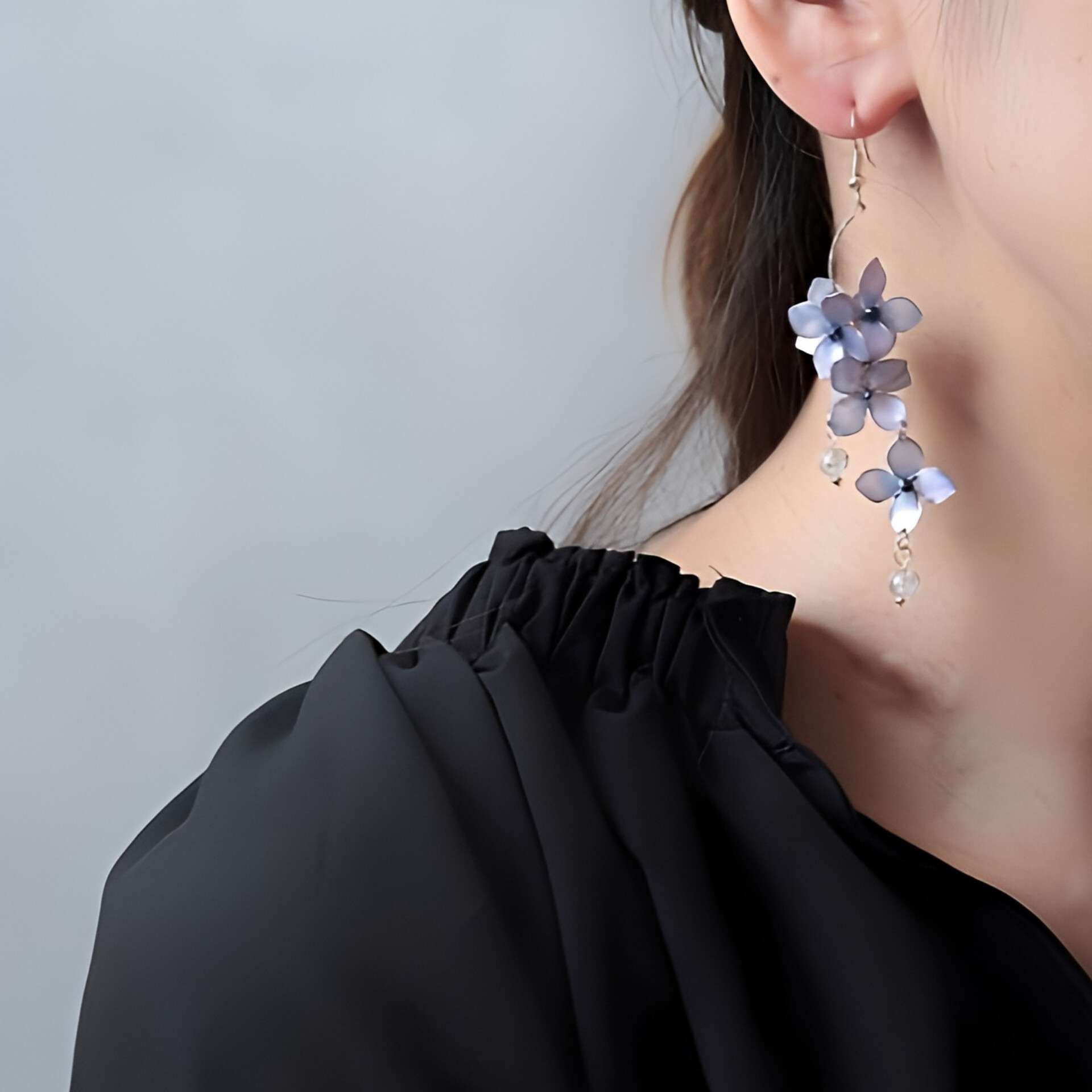 紫陽花とキラリと輝く雨粒のピアス/イヤリング　うるツヤ/ゆれる/ロング/浴衣/夏祭り/夏の花/梅雨/夏の誕生花2025