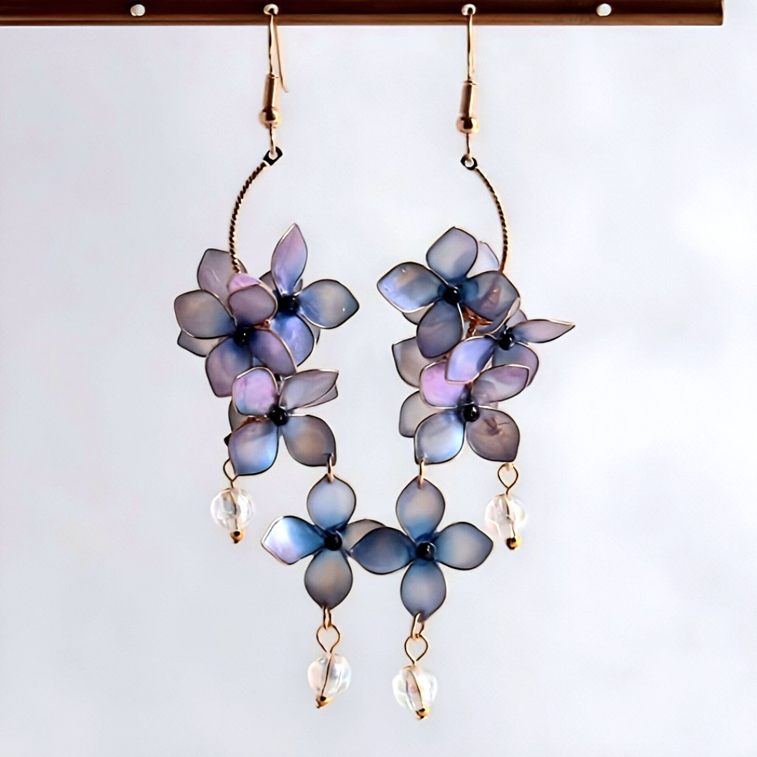 紫陽花とキラリと輝く雨粒のピアス/イヤリング　うるツヤ/ゆれる/ロング/浴衣/夏祭り/夏の花/梅雨/夏の誕生花2025