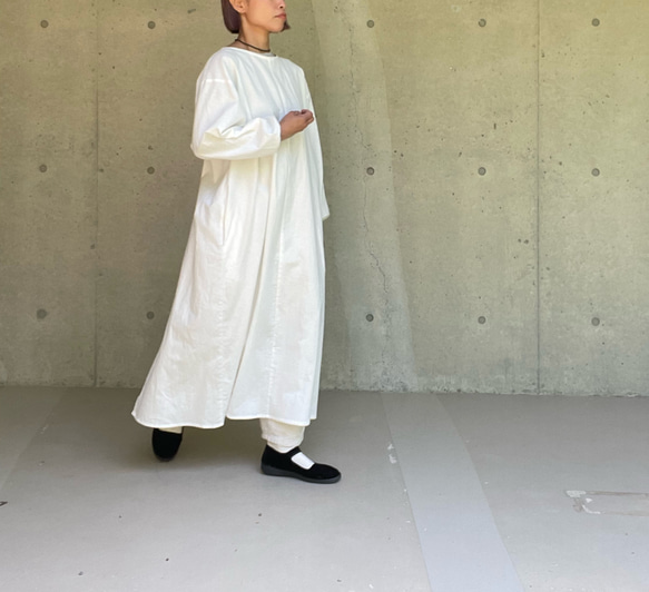【新作】綿麻の割烹着 – ロング丈　エプロンワンピース　3色　ホワイト　キナリ　ブラック 6枚目の画像
