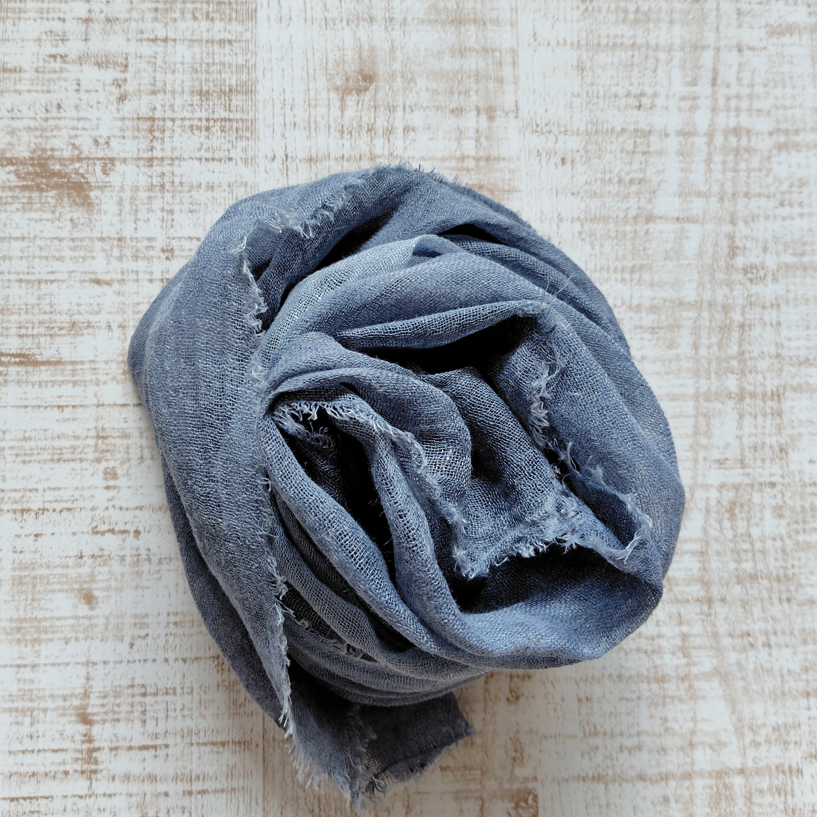 再販　新しいサイズです！　ふんわり柔らか♪リネンガーゼストール　天然染め　泥染め　泥藍染め＊グラデーション