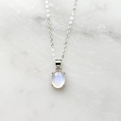 ロイヤルブルームーンストーンのオーバルカボションネックレス☆シルバー925 2枚目の画像