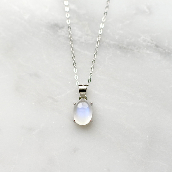 ロイヤルブルームーンストーンのオーバルカボションネックレス☆シルバー925 2枚目の画像