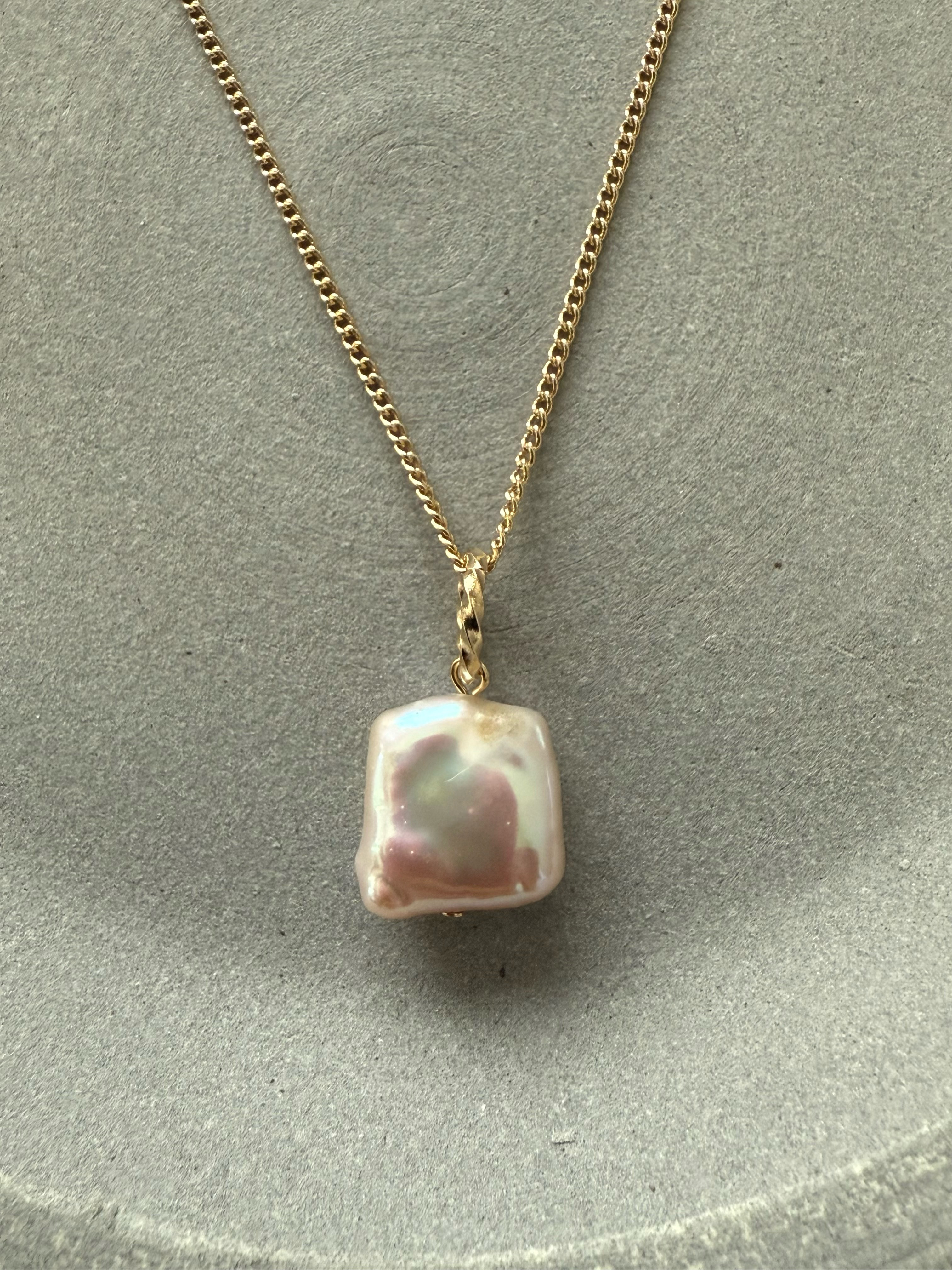 ピカピカのスクエア型淡水パール♚ペンダントトップ 5,390円