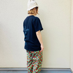 ゆったりタックワイドパンツ アフリカン風プリント 羽モチーフ/グリーン 2枚目の画像