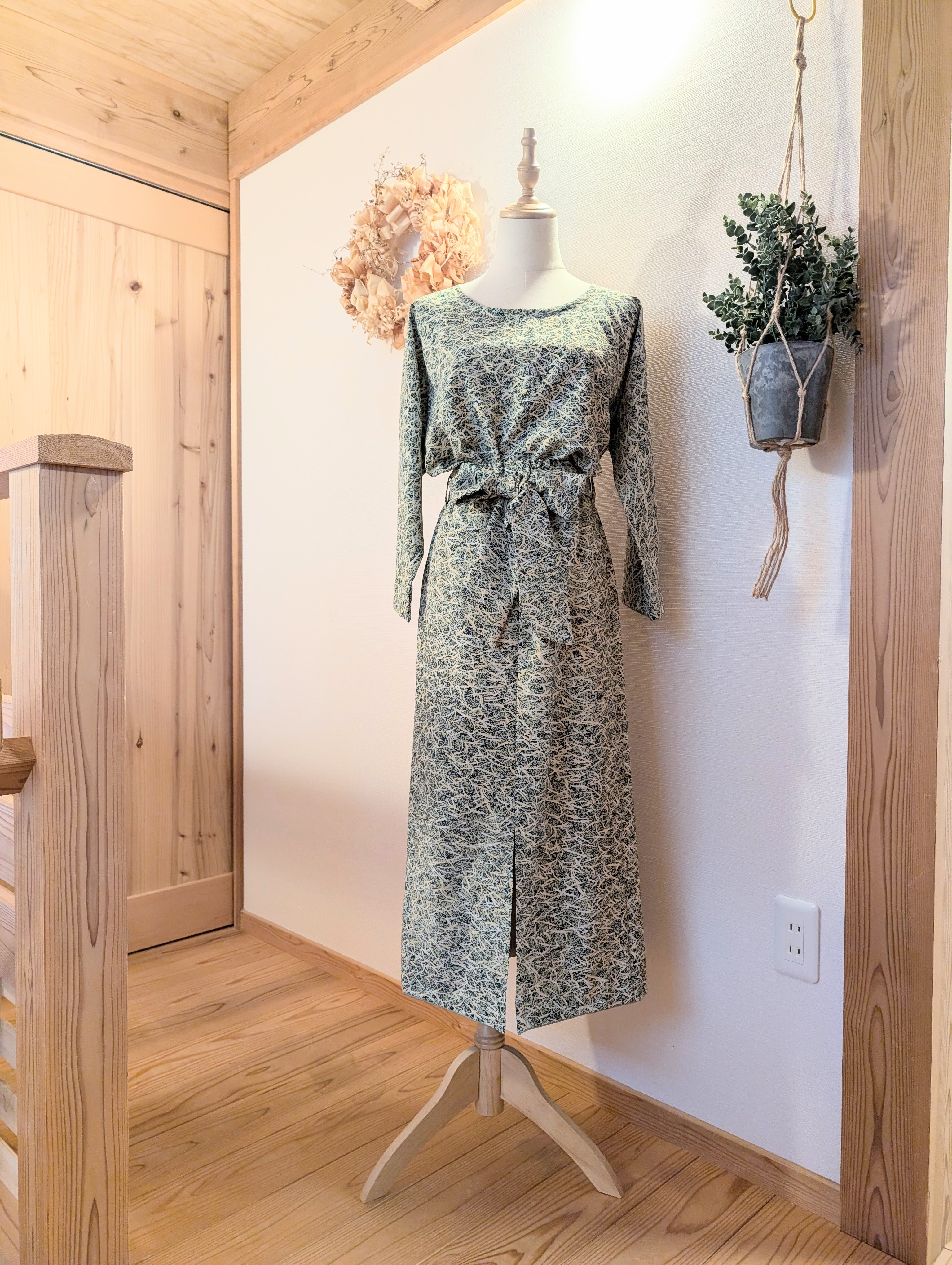 着物リメイク　洗える着物　ブラウス＆タイトスカートのセットアップ　Ⅿ~Lサイズ