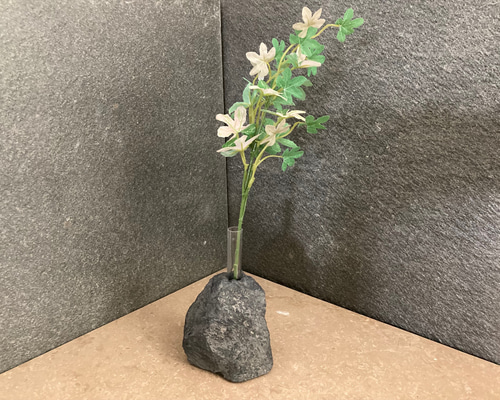フラワーベース 一輪挿し 花器 黒系自然石 一輪挿し・花瓶・花器