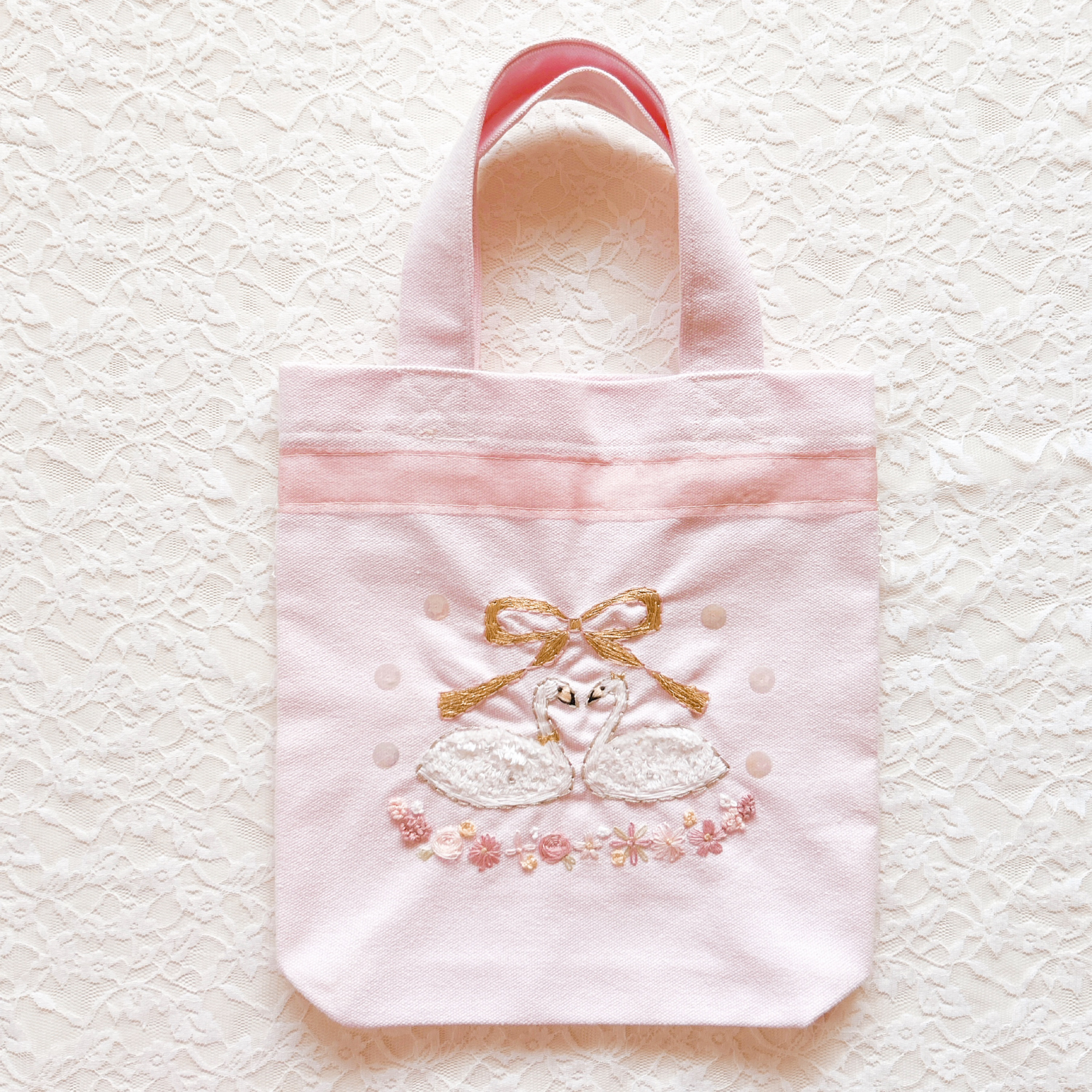 刺繍手提げバッグ「白鳥さんの結婚式」