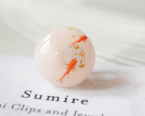 天然石ローズクォーツと金魚の帯留め 帯留め Sumire 帯留め