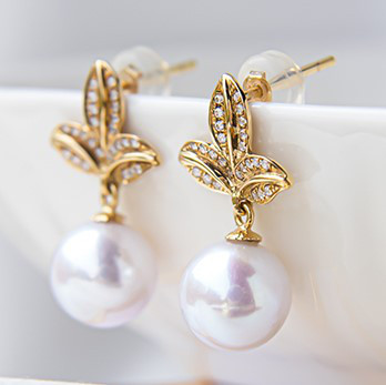 【La Corser】日本製 輸入 7-10mm アコヤ 天然海水真珠 ピアス 18Kゴールド 女神級ピアス