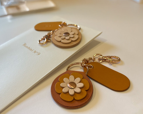 ブロッサムシックレザーキーホルダー/ペンダントカスタマイズギフト