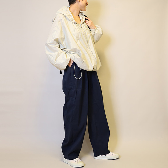再販新作❤︎軽量/紫外線対策/撥水/総ゴム仕立てファスナーつきワイドタックイージーパンツ（ネイビー）25025NVF 17枚目の画像