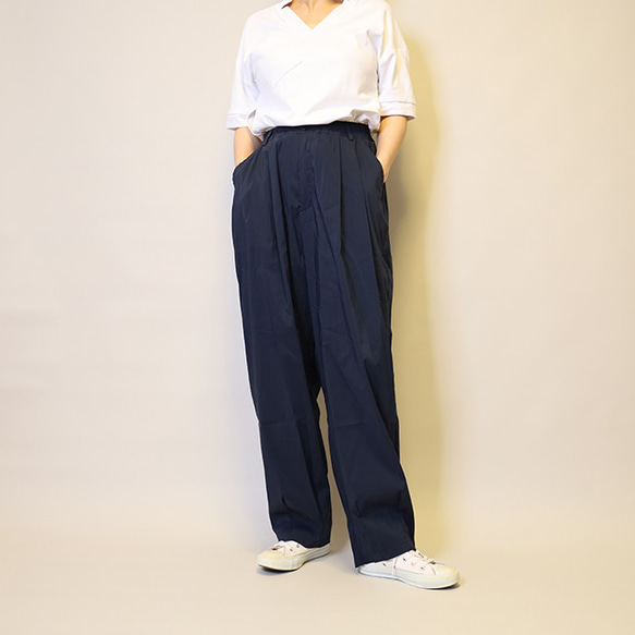 再販新作❤︎軽量/紫外線対策/撥水/総ゴム仕立てファスナーつきワイドタックイージーパンツ（ネイビー）25025NVF 1枚目の画像