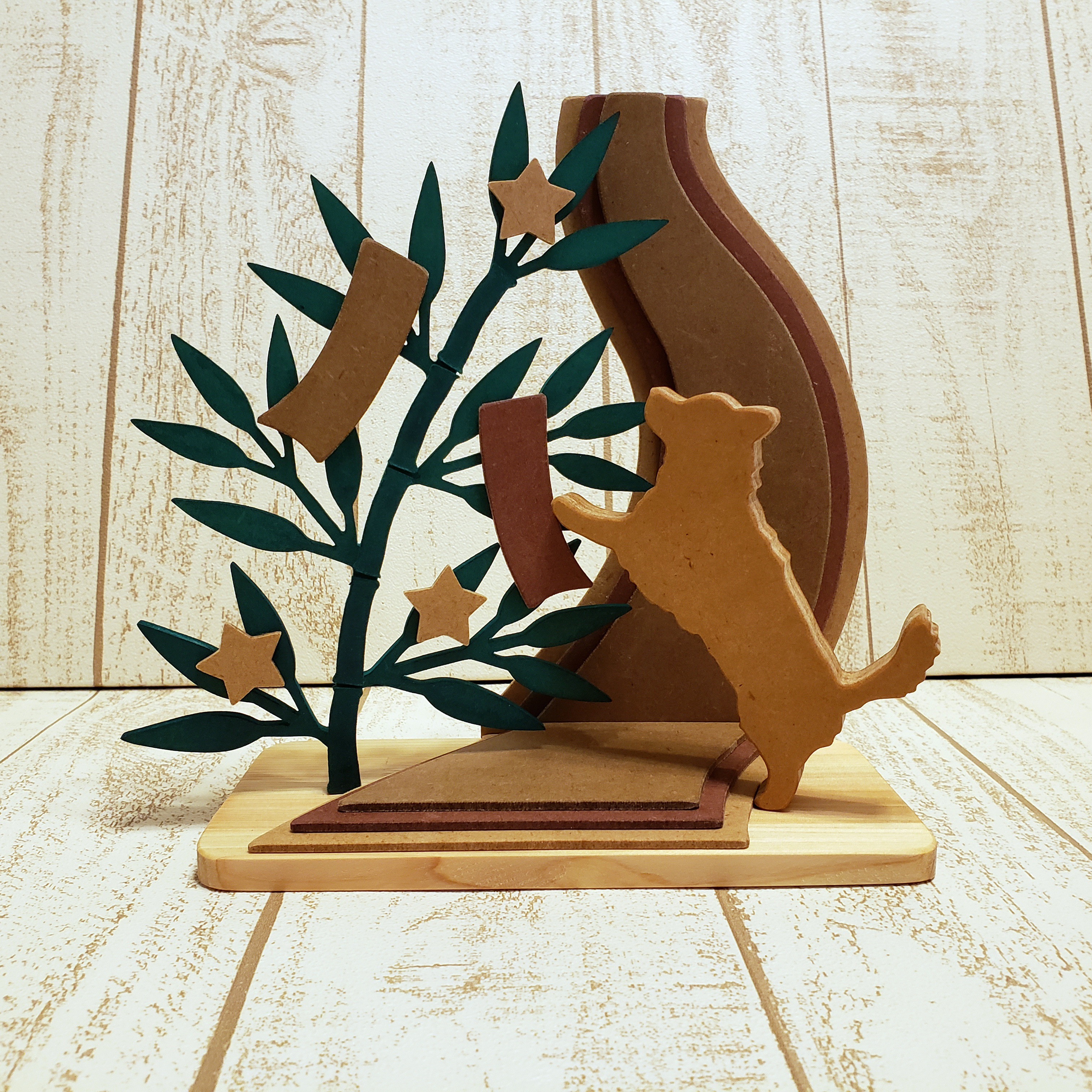 木製の七夕飾り｜天の川と笹飾り・ロングコートチワワの置物セット（犬種・ポーズ・色変更可／受注制作）