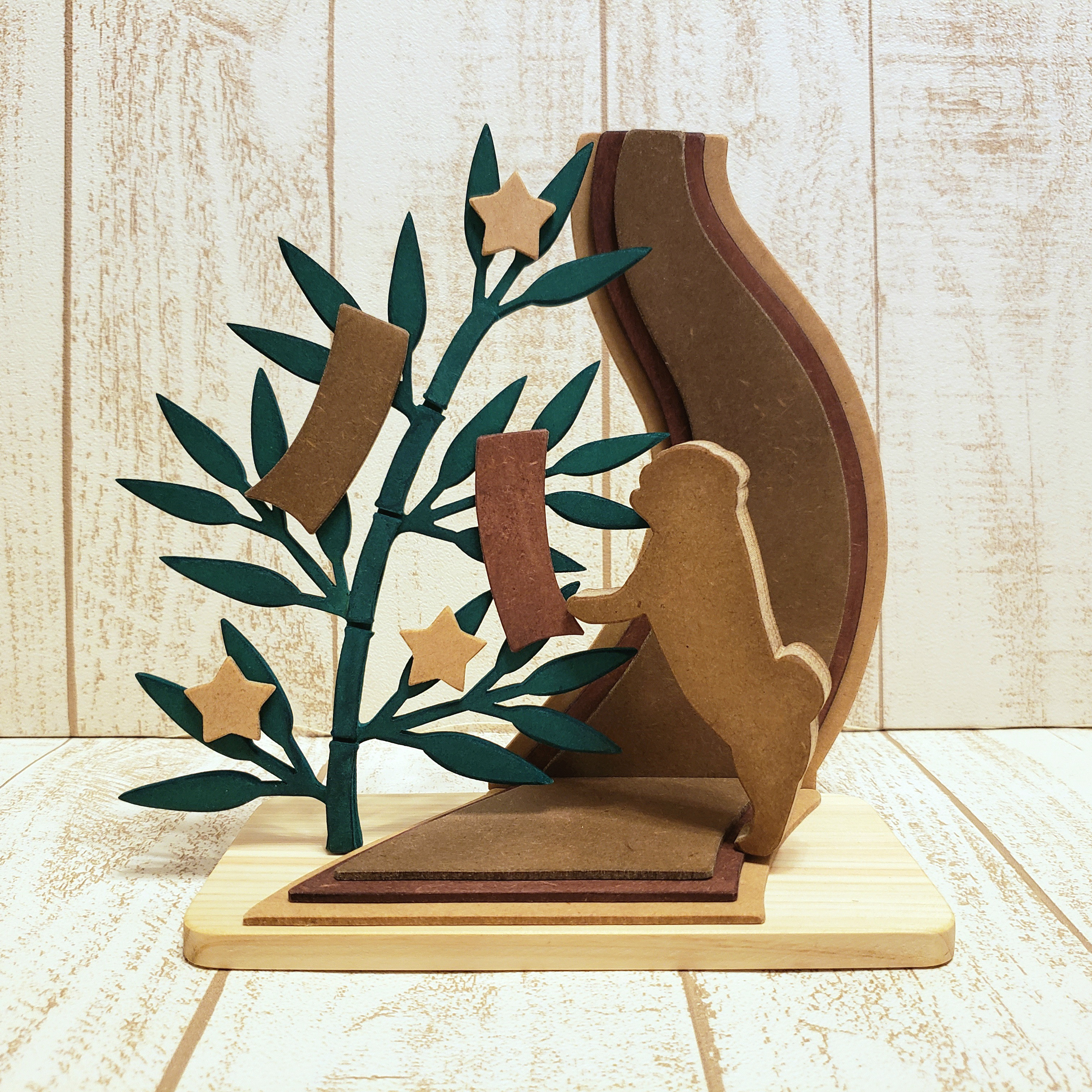 木製の七夕飾り｜天の川と笹飾り・パグの置物セット（犬種・ポーズ・色変更可／受注制作）