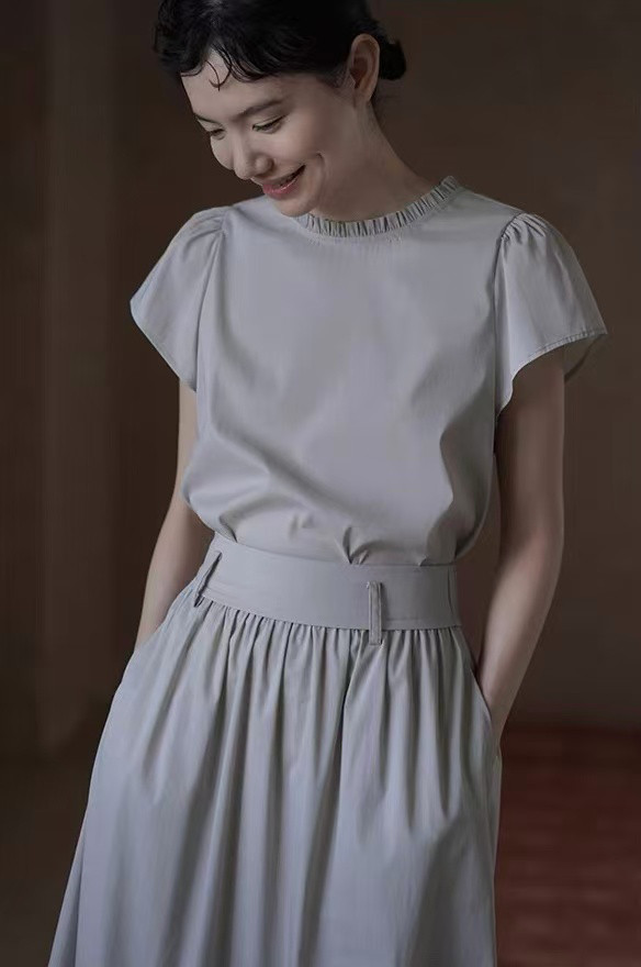 フリル襟　半袖ブラウス　トップス＋スカート　２点セット