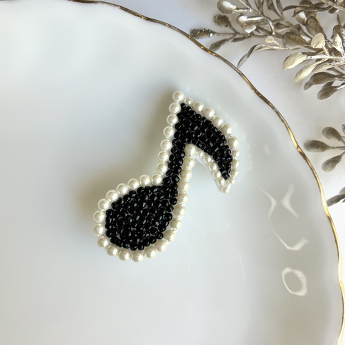 音符 ブローチ パール×blackビーズ ビーズ刺繍 ブローチ ryoca