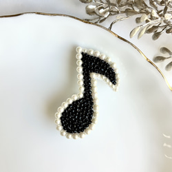 音符 ブローチ パール×blackビーズ ビーズ刺繍 ブローチ ryoca