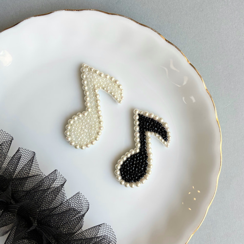 音符 ブローチ パール×blackビーズ ビーズ刺繍 ブローチ ryoca 通販