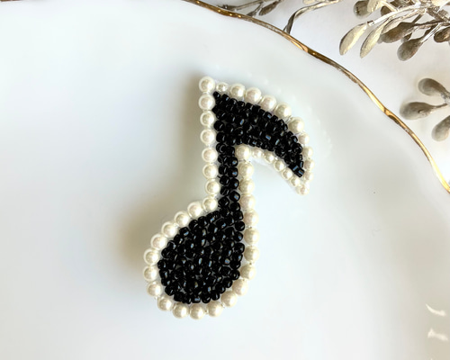 音符 ブローチ パール×blackビーズ ビーズ刺繍 ブローチ ryoca 通販